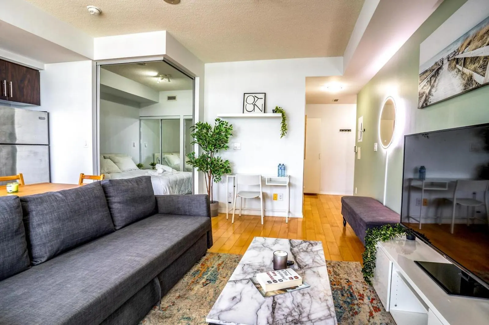 Spacious Condo Next To Cn Tower Toronto Apartment