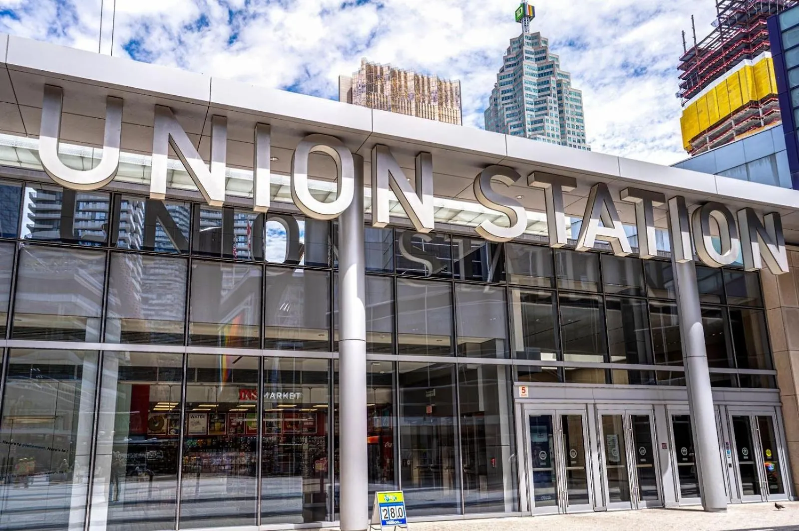 Spacious Condo Next To Cn Tower Toronto Apartment
