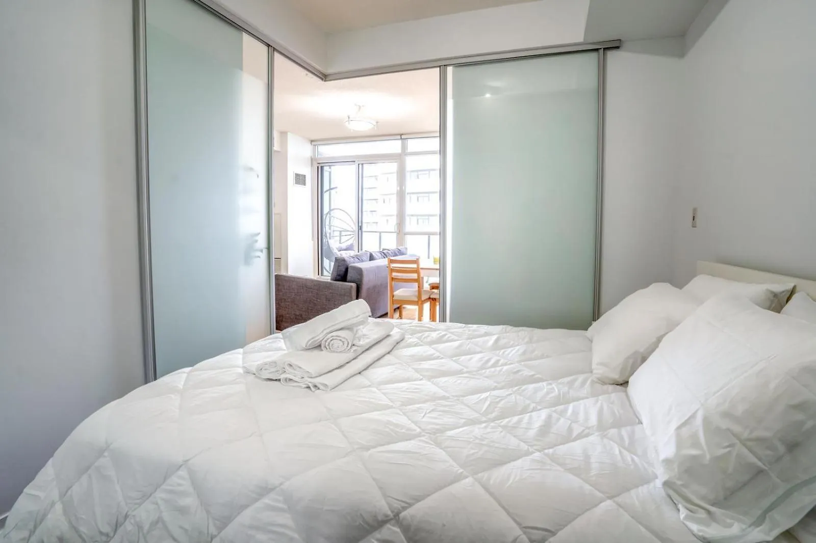 Spacious Condo Next To Cn Tower Toronto 0*,  Canada