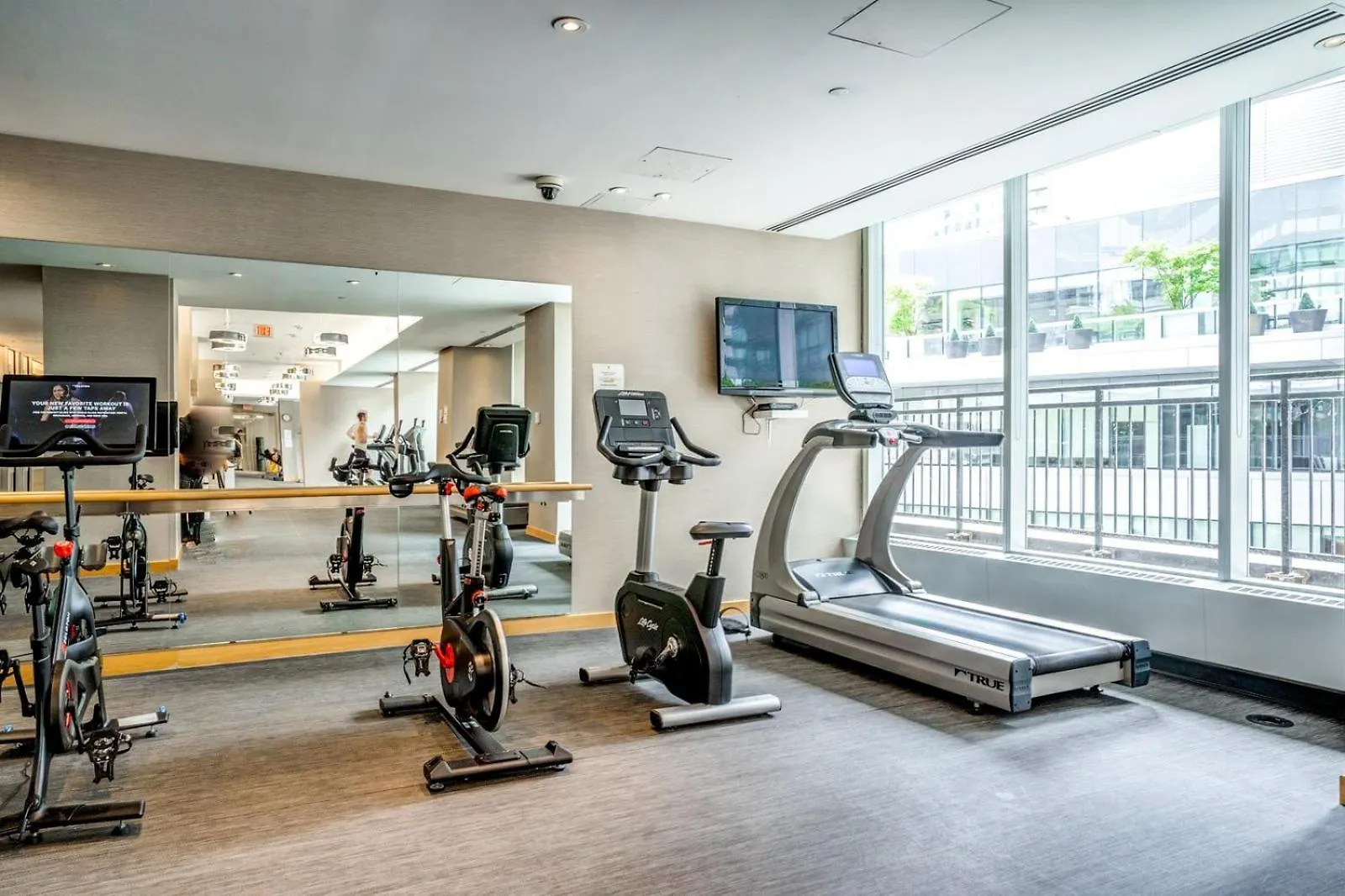 Spacious Condo Next To Cn Tower Toronto 0*,